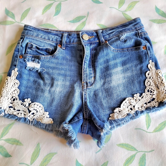 High Waisted Denim Cut-Off Shorts Aeropostale Distressed with Lace Size 4 - Picture 2 of 9